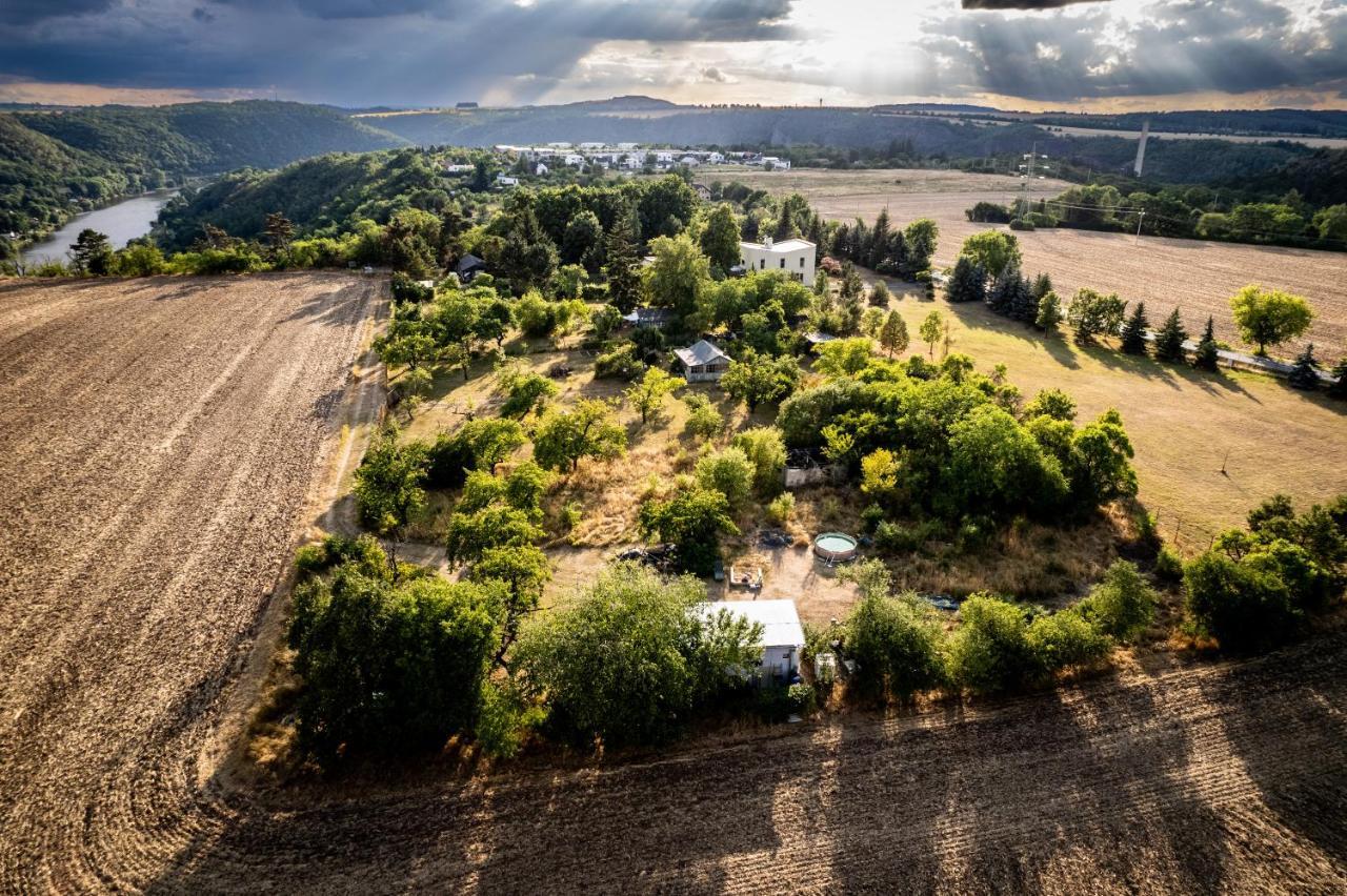 Tiny House - Chatka V Rezi U Prahy Husinec  エクステリア 写真