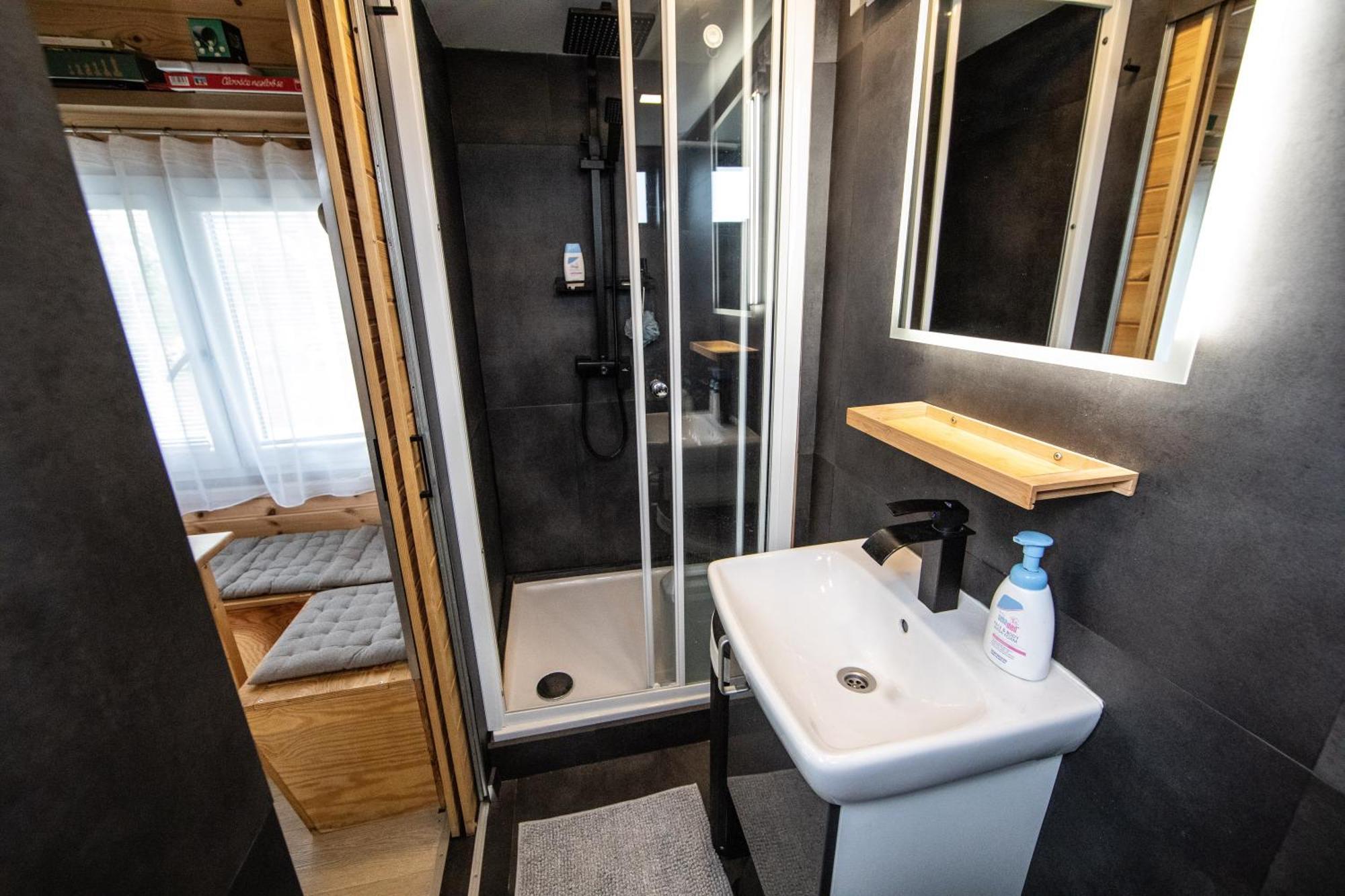 Tiny House - Chatka V Rezi U Prahy Husinec  エクステリア 写真