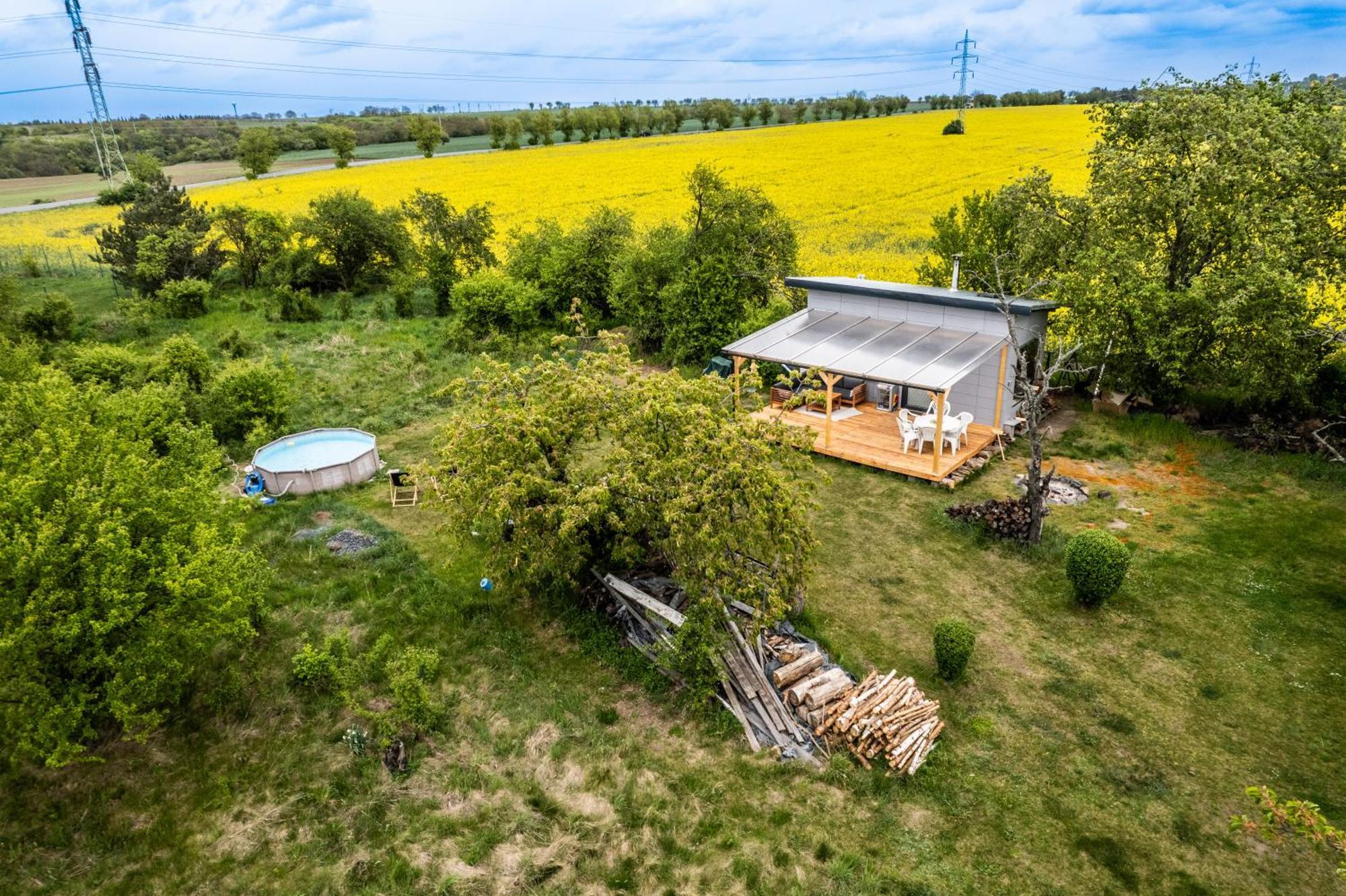 Tiny House - Chatka V Rezi U Prahy Husinec  エクステリア 写真